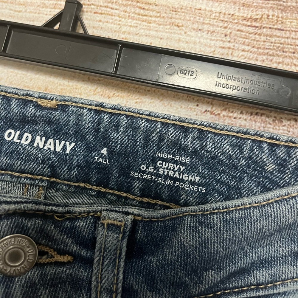 NWT Old Navy Tall High-Rise Curvy OG Straight Denim Jeans Size 4 - Picture 4 of 9